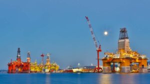 El petróleo cae con fuerza hasta un nivel "crítico" que amenaza con desatar ventas masivas en el crudo