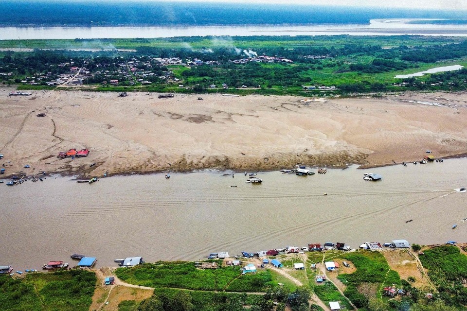 El río Amazonas se redujo en Colombia hasta un 90% por sequía