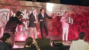 En sus 85 años, Gustavo Gutiérrez, legendario cantautor de música vallenata, recibe su escultura de cera en Valledupar