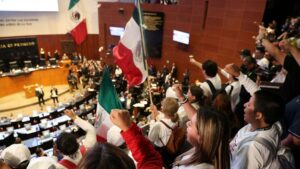 Entre protestas, Senado de México aprobó reforma para elegir jueces por voto popular