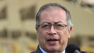 Es “altamente peligroso” que Petro llame a las periodistas “muñecas de la mafia": comunicadores y medios