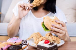Es posible que te duela la cabeza por no comer bien