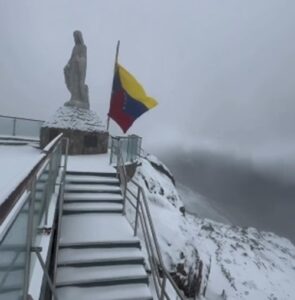 Espectacular nevada adorna los picos merideños este domingo