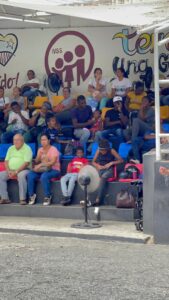 Familiares de pacientes piden ventiladores para sala de espera