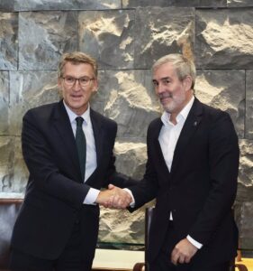 Feijóo anuncia acuerdo con Canarias de política migratoria que ofrecerá al Gobierno para "desbloquear" la situación