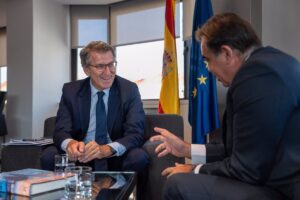 Feijóo pide a la Comisión Europea "medidas extraordinarias" ante el "drama" migratorio en Canarias, Ceuta y Melilla