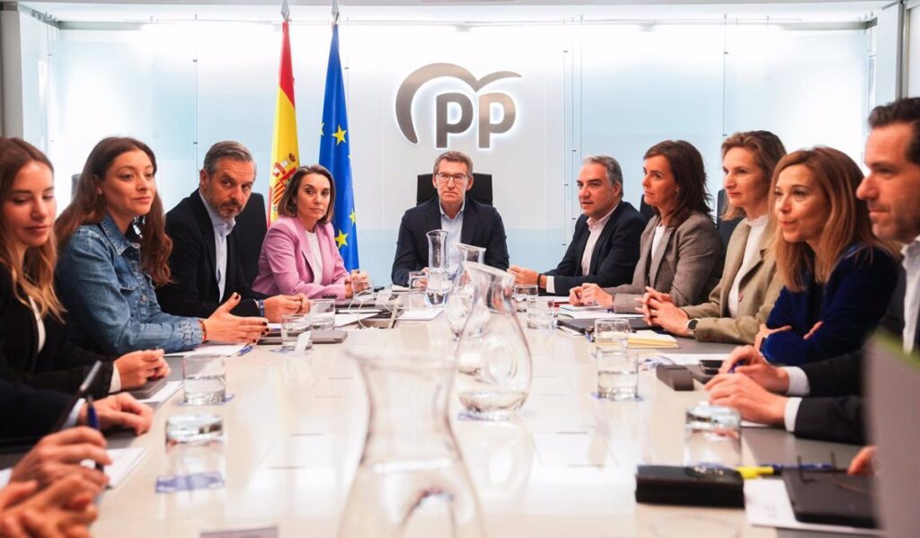 'Génova' deja en manos de sus presidentes si acuden a reuniones bilaterales con Sánchez tras el plante que pide Ayuso