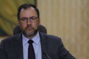 Gil agradeció solidaridad de Cuba tras confiscación de avión de Maduro