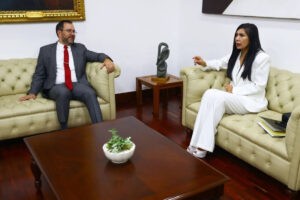 Gladys Gutiérrez se reunión con Yván Gil para "definir acciones" respecto a España