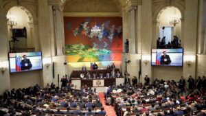 Gobierno de Colombia presenta al Congreso plan de reforma fiscal para financiar presupuesto 2025