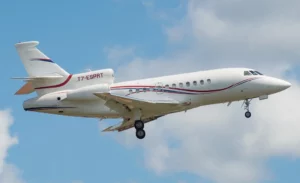Gobierno de Maduro califica de "piratería" decomiso de avión utilizado por Maduro