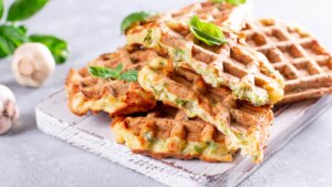 Gofres proteicos de brócoli y pollo, una receta sin harina y que puedes congelar