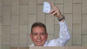 González Urrutia no podrá declarar o participar en concentraciones públicas hasta regularizar su situación en España: abogado