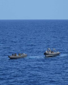 Guardia Costera de Países Bajos captura a 6 venezolanos y 1 colombiano con casi dos toneladas de droga en el Mar Caribe (Fotos) - AlbertoNews