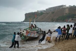 Hallan 30 cadáveres dentro de una embarcación a la deriva frente a costas de Senegal