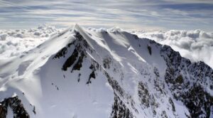 Hallan muertos a cuatro alpinistas en el macizo del Mont Blanc