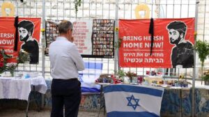 Hamás asegura que los seis rehenes rescatados sin vida murieron por bombardeos de Israel