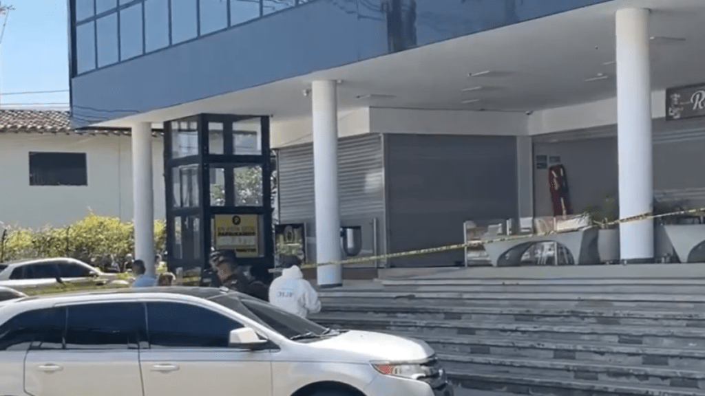 Hecho sicarial dejó como saldo una persona muerta a las afueras de un centro comercial en Rionegro