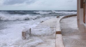Helene sube a categoría 4 y causa inundaciones en la Florida