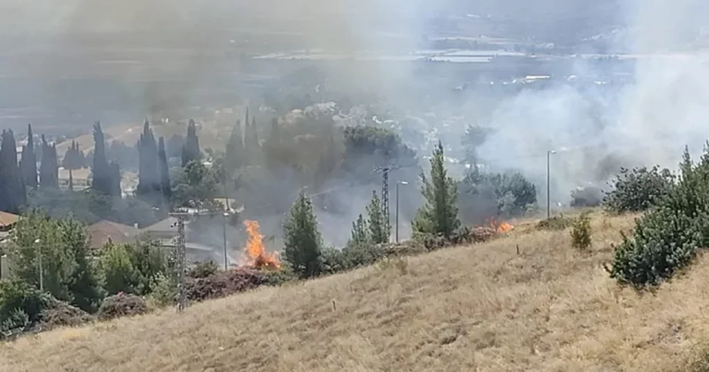 Hezbollah lanzó otro masivo ataque contra Israel que provocó incendios y una represalia de las Fuerzas de Defensa