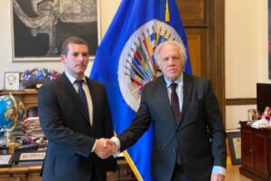 Hijo de Perkins Rocha con Almagro