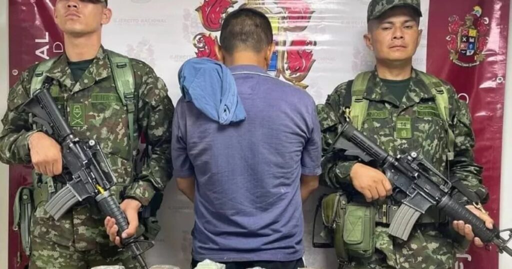 Hombre trató de sobornar a soldados del Ejército en Caquetá: lo sorprendieron con más de $600 millones en efectivo que iban para el ‘Diablo’