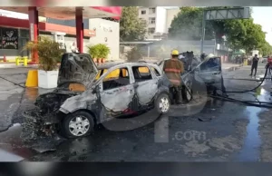Incendio 2 vehículos causó pánico en estación de gasolina en Maracay