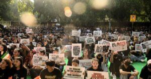 India impone el toque de queda y suspende Internet en el estado de Manipur por la violencia intercomunitaria