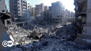 Israel bombardea a Hezbolá en Líbano y a los hutíes en Yemen – DW – 29/09/2024