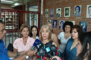 Jubilados venezolanos "siguen siendo humillados con sueldos de mendigos", denuncian sindicatos