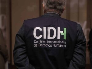 La CIDH rechazó el “exilio forzoso” de Edmundo González y el “hostigamiento” contra la Embajada de Argentina