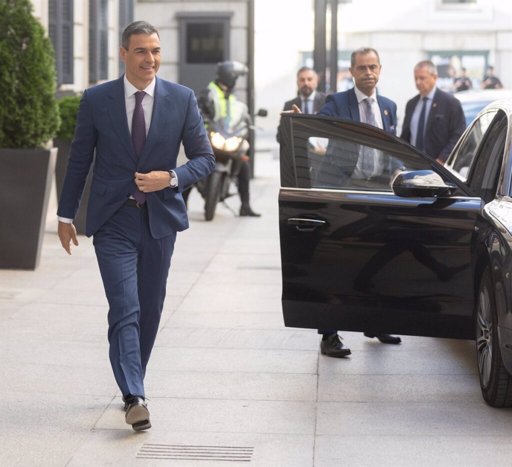 La Fiscalía informa a favor de que se admita la querella de Pedro Sánchez contra el juez Peinado
