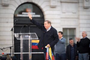 La Puerta del Sol vuelve a llenarse para protestar contra el régimen de Maduro, con la presencia de Edmundo González