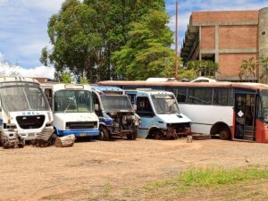 Denuncian paralización de actividades en la UNEG por falta de transporte