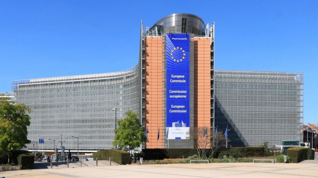 La Unión Europea celebró dos fallos judiciales contra Apple y Google por más de u$s15.000 millones