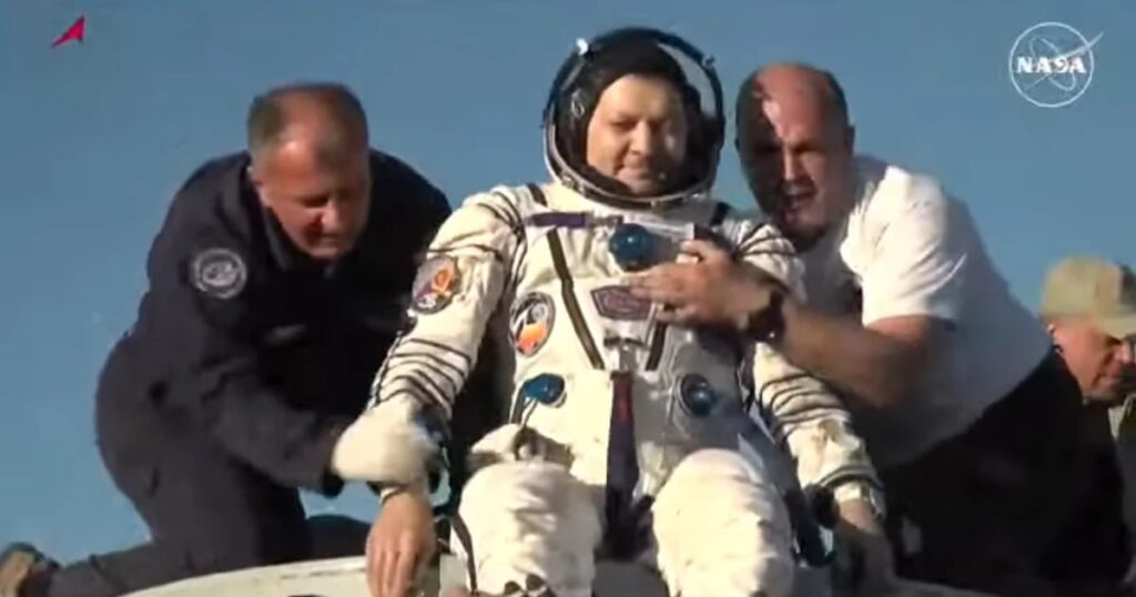 La cápsula Soyuz aterrizó en Kazajistán con dos astronautas rusos y una estadounidense provenientes de la Estación Espacial Internacional