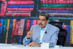 "La derecha prepara otra operación de engaño con la juramentación de González Urrutia desde España"