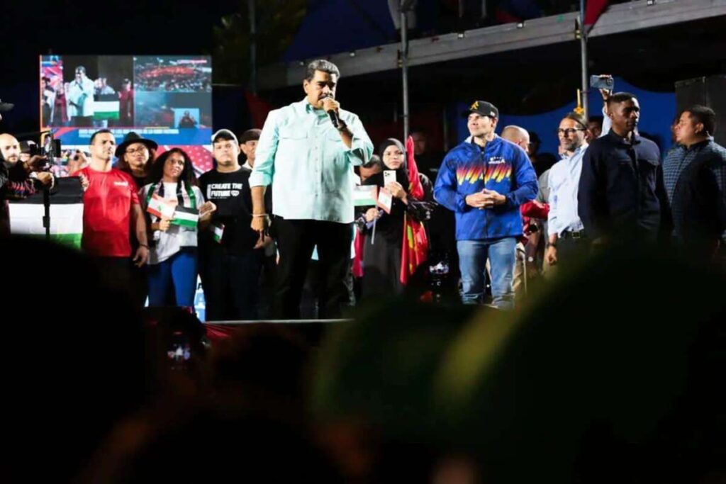 "La sayona se prepara para irse del país con maletas Gucci", dijo Maduro