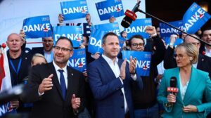 La ultraderecha logra una victoria histórica en Austria, según proyecciones de voto