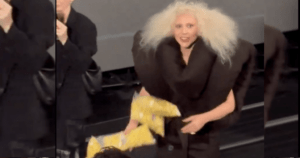 Lady Gaga repartío cotufas en cine donde proyectaban ‘Joker 2’ | Diario El Luchador