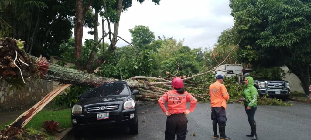 Lluvias causan inundaciones en Caracas y otros estados
