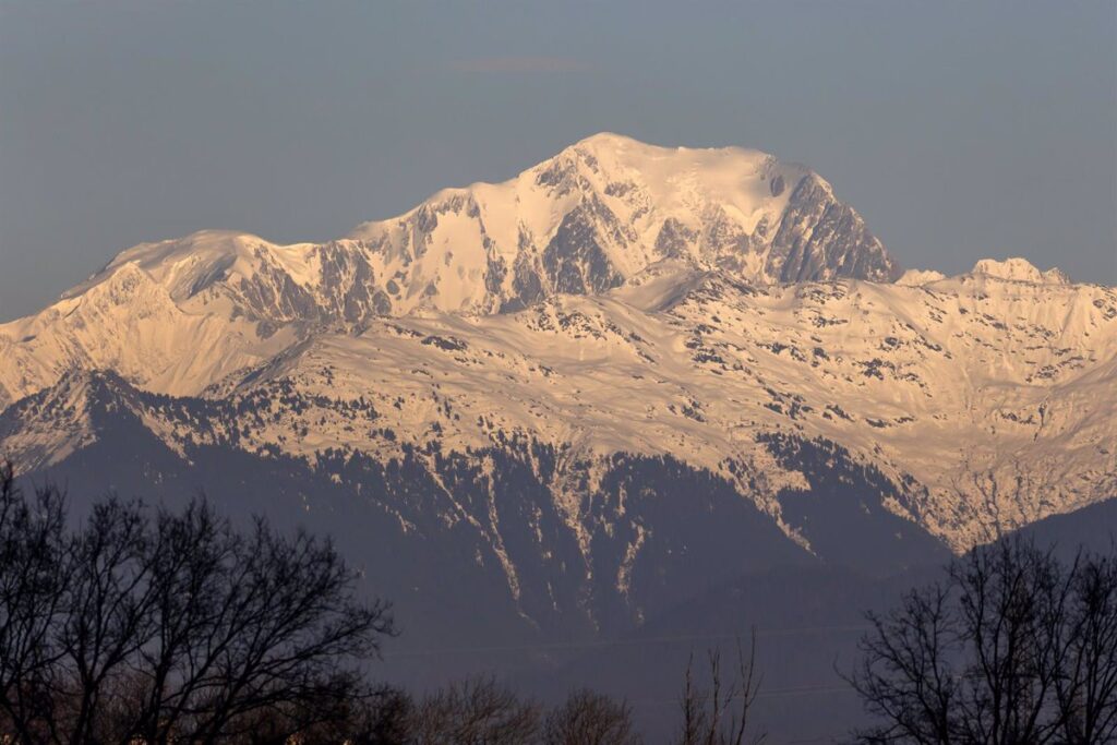Localizan sin vida a cuatro alpinistas desaparecidos el sábado en el Mont Blanc