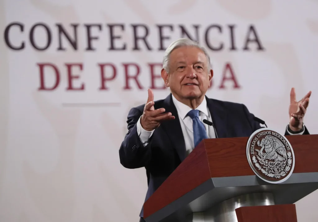 López Obrador afirma que México vive "una auténtica democracia" y "revirtió la decadencia" - AlbertoNews