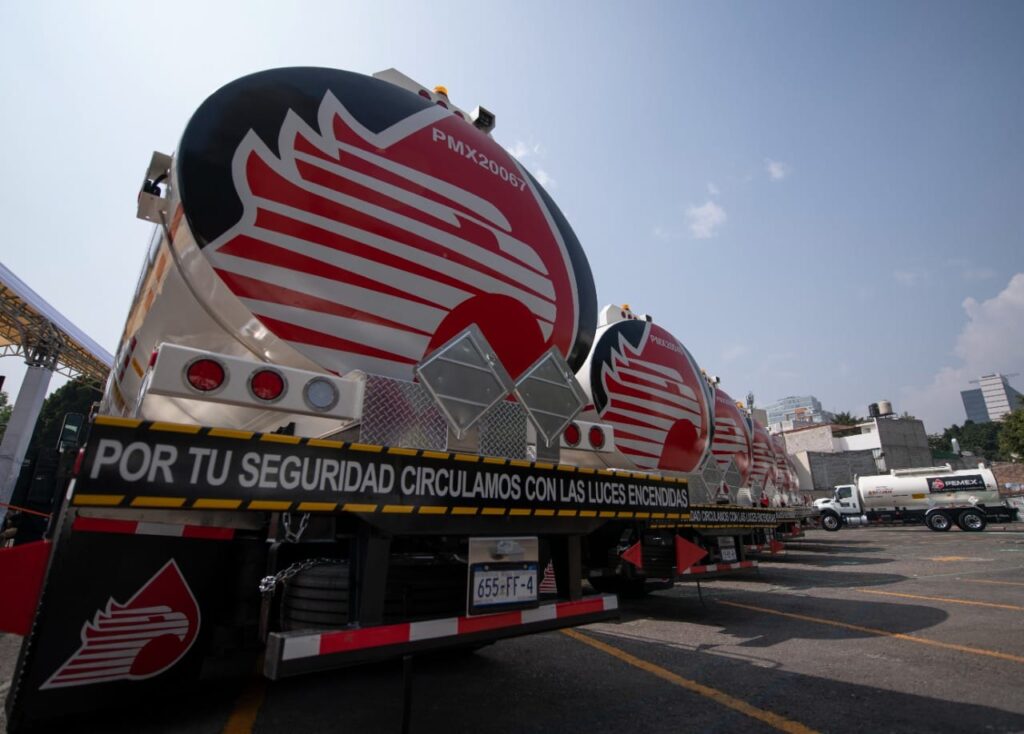 López Obrador recomienda a Sheinbaum seguir con el rescate de Pemex