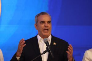 Luis Abinader subraya en EE.UU. que la reelección indefinida es incompatible con la democracia - AlbertoNews