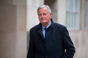 Macron designa al excomisario europeo Michel Barnier como nuevo primer ministro