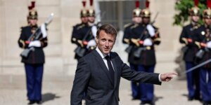 Macron recibirá a Hollande y Sarkozy para acordar que Bernard Cazeneuve sea el candidato a primer ministro