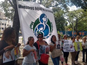 Madres de adolescentes presos se concentran frente al Ministerio Público