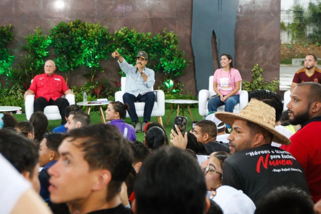 Maduro acusó a EGU de irse a Madrid con dinero robado durante la campaña