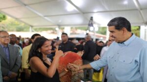 Maduro aprueba crear el Centro Nacional de Artesanía